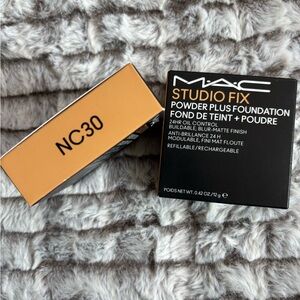 MAC Refillable Powder Foundation Compact